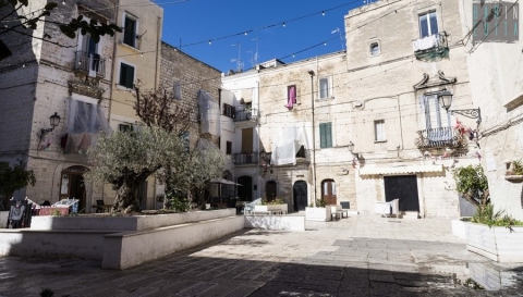 Quelle poche e ''ricavate'' piazze di Bari: l� dove si racconta la storia della citt�